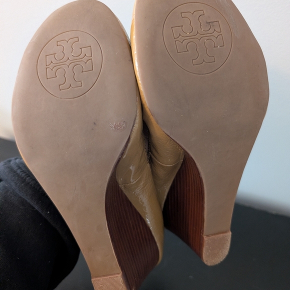 Tory Burch Shoes Caroline Patent Leather Wedge Pumps - Picture 8 of 8